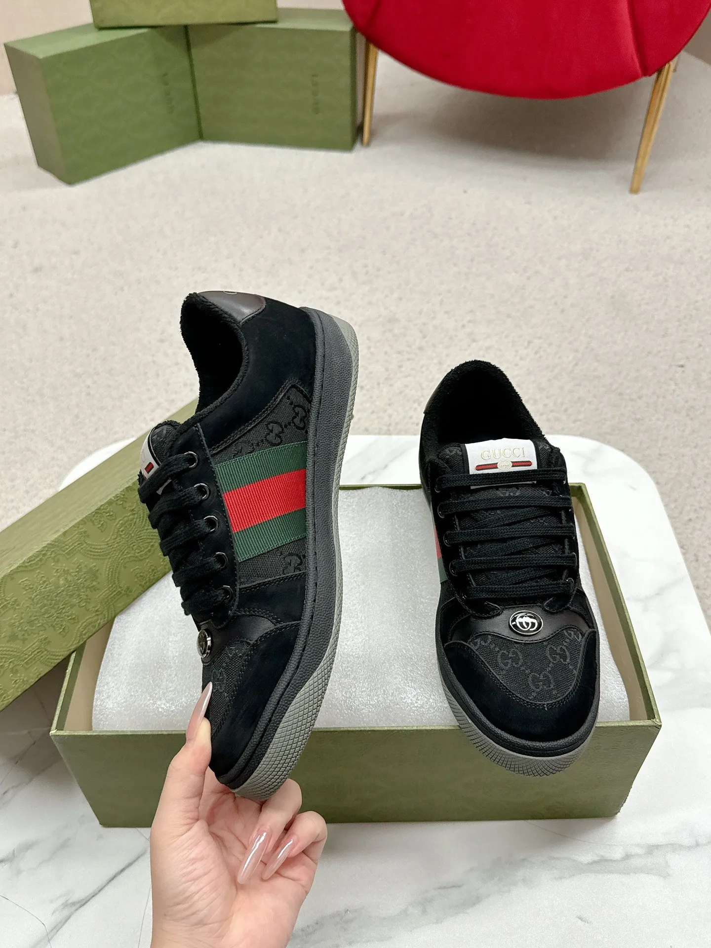 👟👟Ex-factory price 560👟👟 Men’s size +10 Gucci——purchased version GG series distressed dirty shoes-hot style is coming! 9 times out of 10 sales, you will definitely get the money. Ready stock! Spot goods! Spot goods! New colors added - the ultimate version on the market! Purchase the original version and develop it... fabric, material, outsole, and details can be compared at will! Open-mold Swarovski one-to-one replica rhinestone chain...Metal cherry pendant...Metal double G crystal cylindrical mark...Gucci original customized narrow webbing...Super flash series - flash diamond chain. The cherry decoration is detachable and can be changed into two to match with each other to show your personality. Exclusive color-brushed cowhide fabric. Hand-made distressed is very textured and has a sense of luxury! The details of the workmanship can be seen in the drawings, and no line is missed. The original terry cloth is delicate, soft and more comfortable and breathable. The privately stamped two-color original TPU outsole (lower layer is wider, upper layer is narrower). Matching packaging⭐️ Size: Female 35-40 Male 39-44 (Female 41 Male 45 customized)